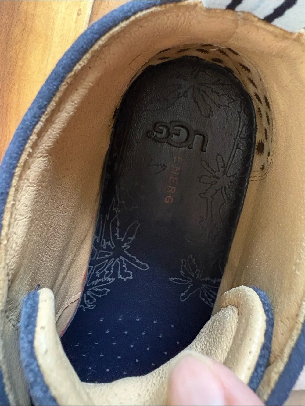 UGG Men's Chukka Boots Bundle Size 9 - Navy (Like New) & Black (Flawed) w/boxes